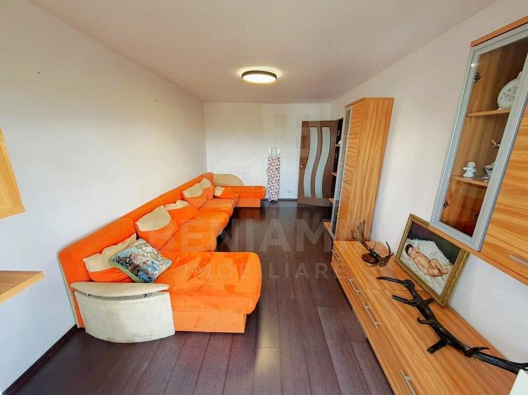 Apartament cu 3 camere decomandat în 1 Mai