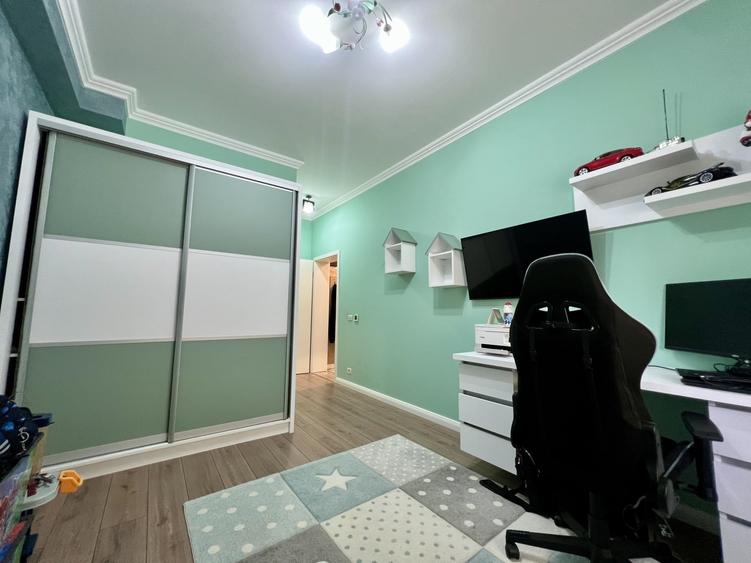 Apartament cu 3 camere semidecomandat, mobilat în Giroc