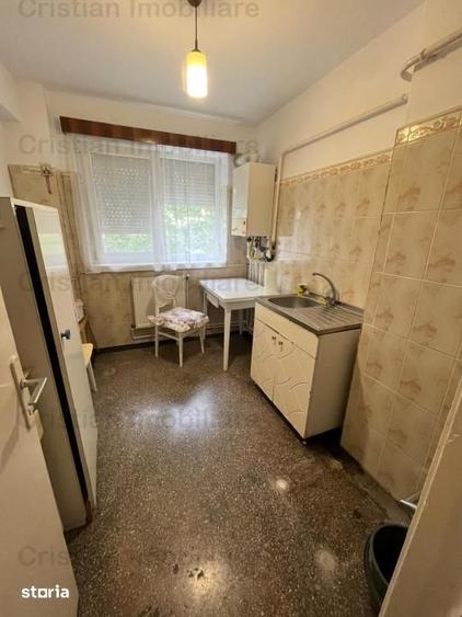 Apartament cu 3 camere semidecomandat în Brăilița
