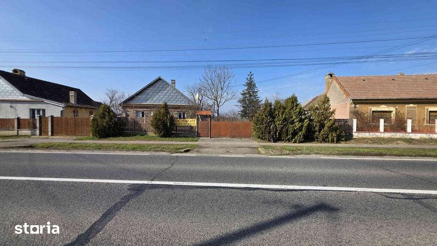 Casă cu 3 camere cu Teren 4041 Mp în Roșiori