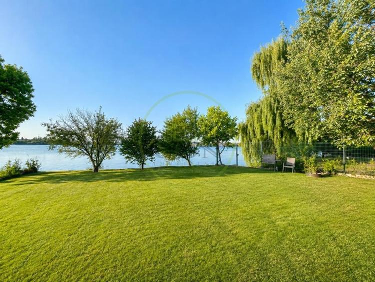 Apartament cu 3 camere semidecomandat, mobilat în Dămăroaia