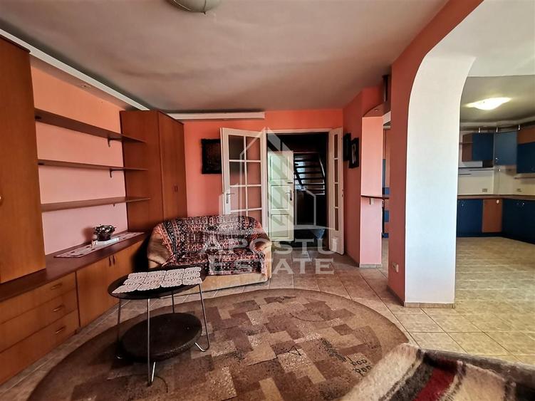 Apartament cu 5 camere decomandat, mobilat în Fabric