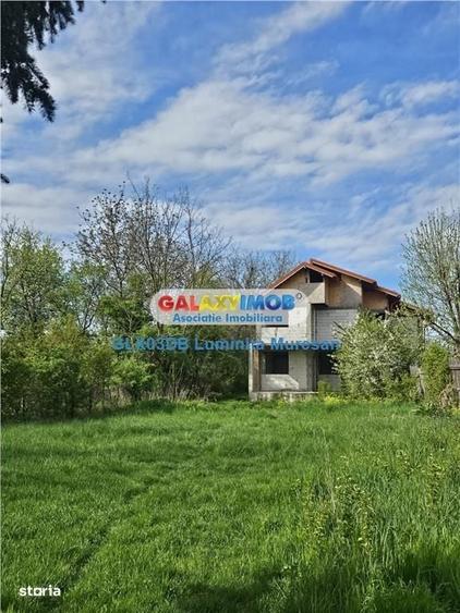 Casă cu 4 camere cu Teren 2100 Mp în Valea
