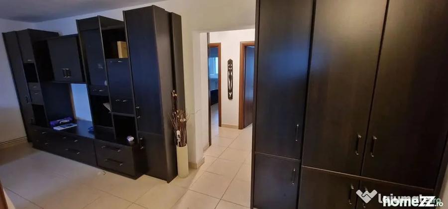 Apartament cu 3 camere decomandat în Faleza Nord