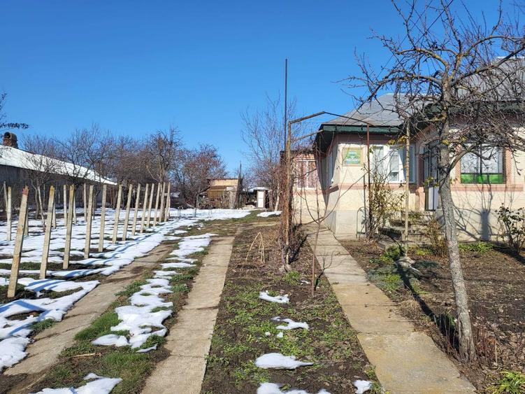 Casă cu 4 camere în Fulga