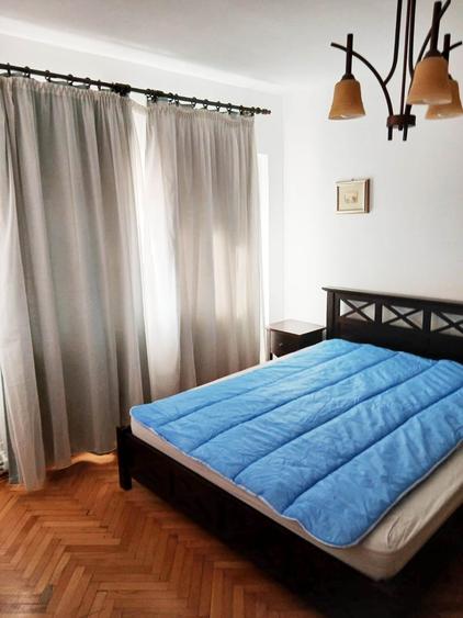 Apartament cu 3 camere decomandat în Piața Centrală