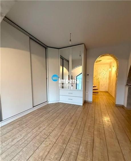 Casă individuală cu 5 camere cu Teren 400 Mp în Valea Adâncă