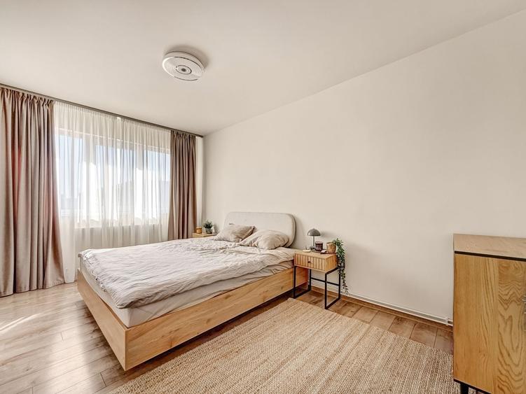 Apartament cu 4 camere decomandat, mobilat în Central