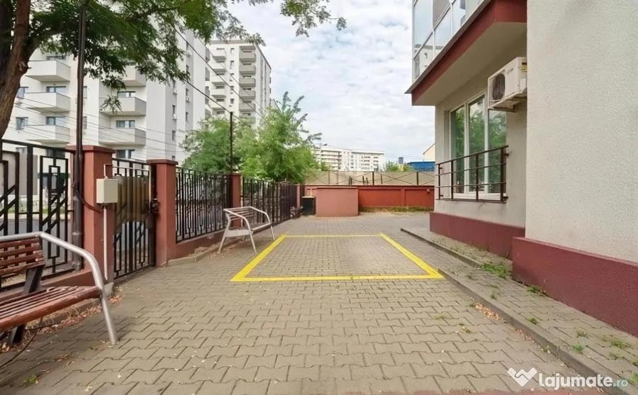 Apartament cu 3 camere decomandat în Uverturii