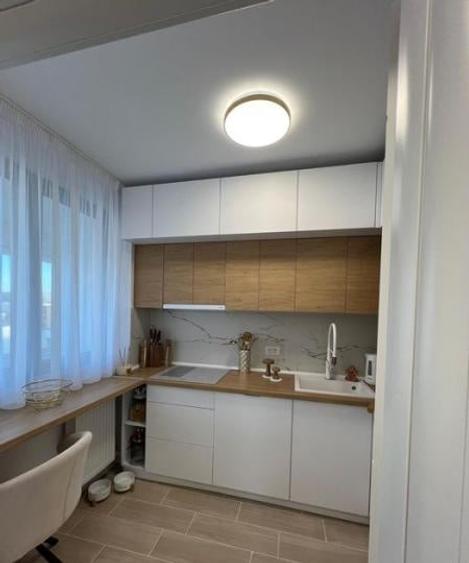 Apartament cu 2 camere semidecomandat, mobilat în 1 Mai