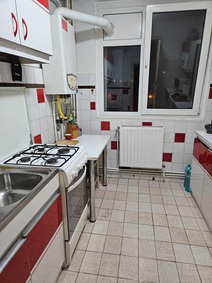 Apartament cu 3 camere semidecomandat în Țiglina 1