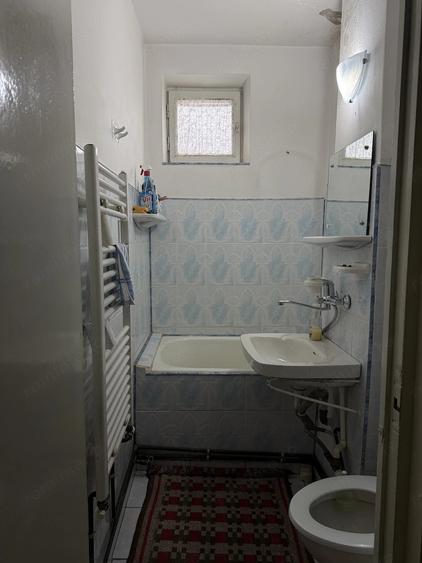 Apartament cu 3 camere semidecomandat în Central
