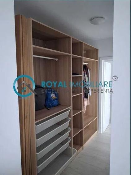 Apartament cu 3 camere decomandat, mobilat în Vest