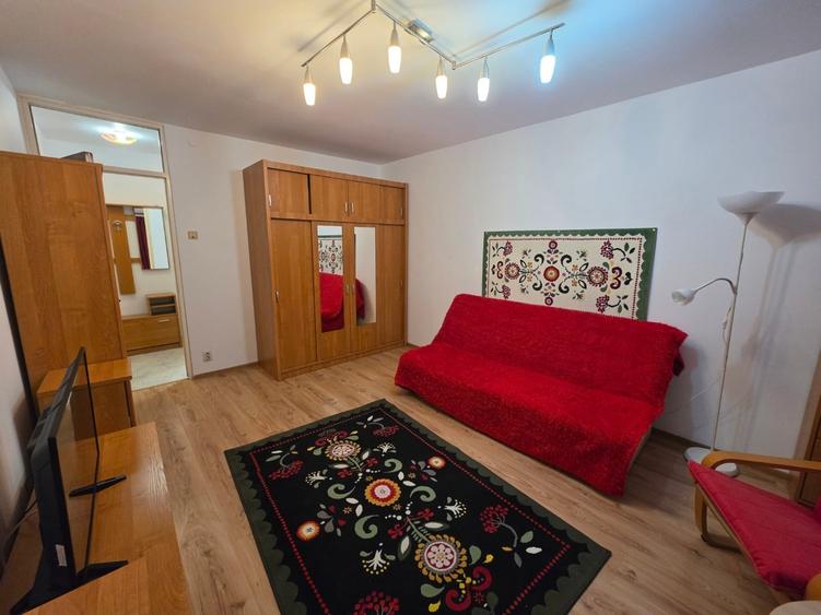 Garsonieră decomandată în Baba Novac