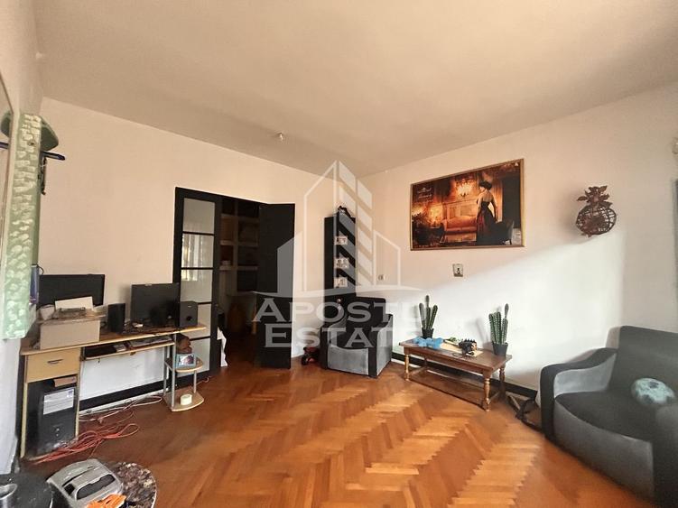 Apartament cu 3 camere semidecomandat, mobilat în Iosefin