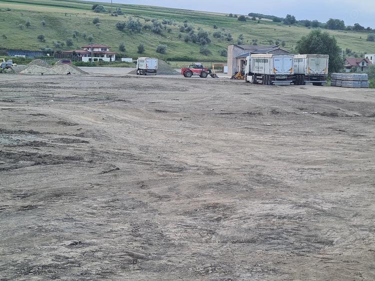 Teren de 6437 mp, în Central