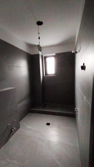 Apartament cu 4 camere semidecomandat în Herăstrău