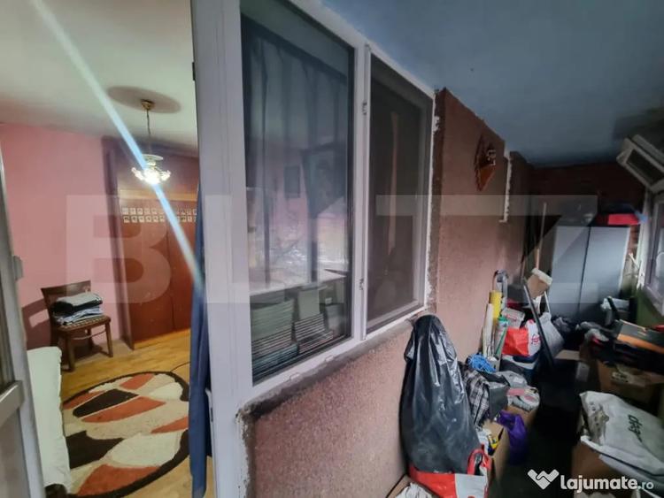 Apartament cu 3 camere semidecomandat în Calea București