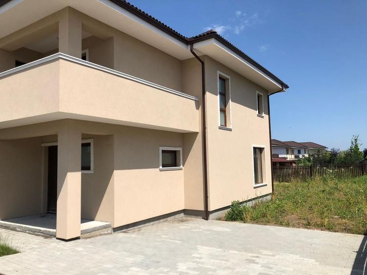 Casă individuală cu 4 camere cu Canalizare în Dezmir