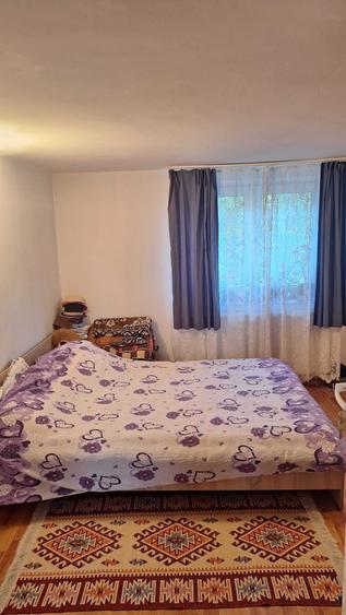 Casă cu 4 camere cu Teren 994 Mp în Ghioșești