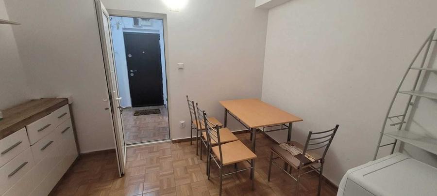 Garsonieră decomandată în Central
