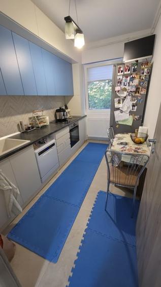 Apartament cu 3 camere decomandat în Central