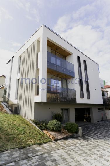 Duplex cu 12 camere cu Canalizare în Andrei Mureșanu