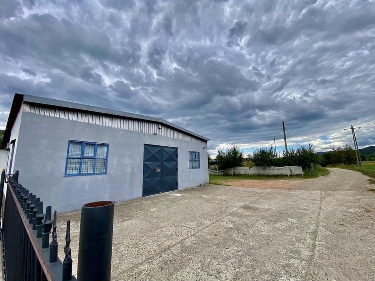 Spațiu industrial, de 2,500 mp, în Berca
