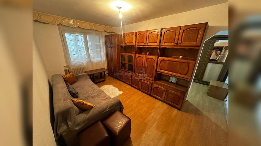 Apartament cu 2 camere semidecomandat, mobilat în Decebal