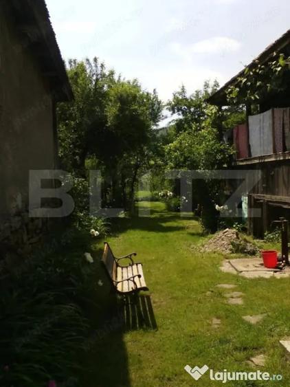 Casă cu 4 camere cu Teren 1200 Mp în Central