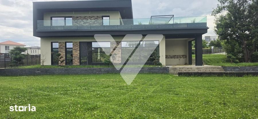 Casă cu 5 camere cu Teren 1190 Mp în Sadu