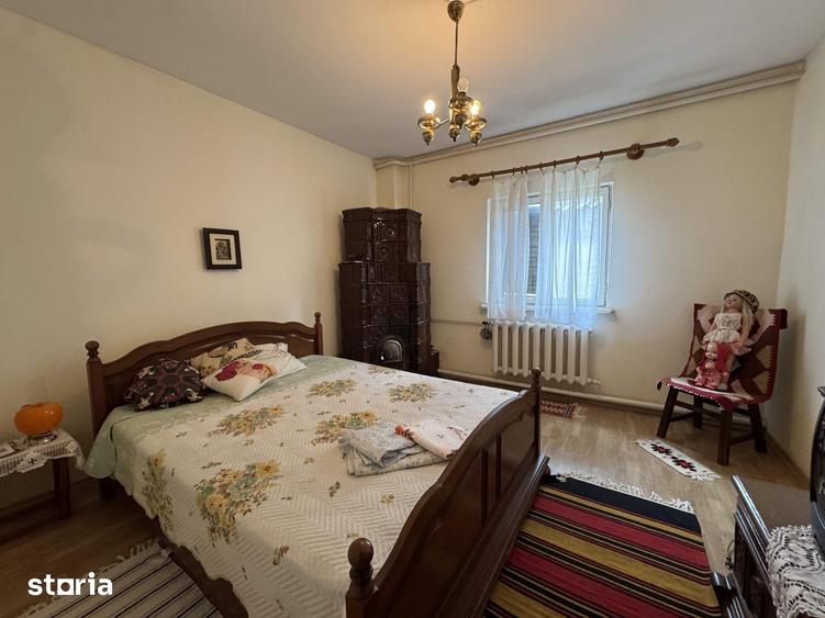 Casă cu 8 camere cu Teren 1150 Mp în Slătioara