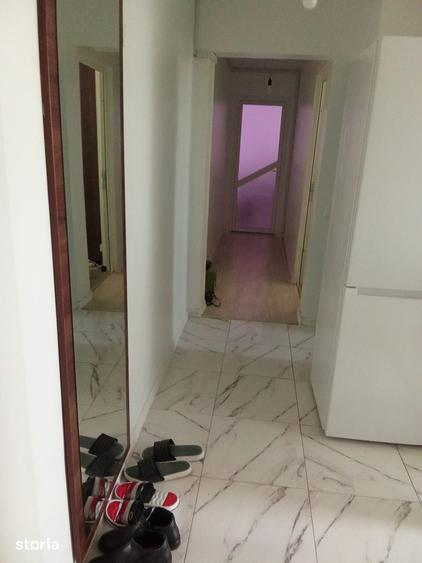 Apartament cu 3 camere decomandat în Mangalia