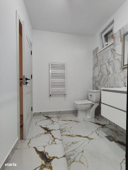 Casă cu 4 camere în Săbăreni