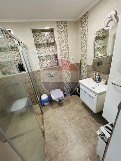 Casă individuală cu 5 camere cu Teren 390 Mp în Bariera Vâlcii