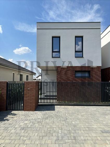 Duplex cu 4 camere cu Canalizare în Moșnița Nouă