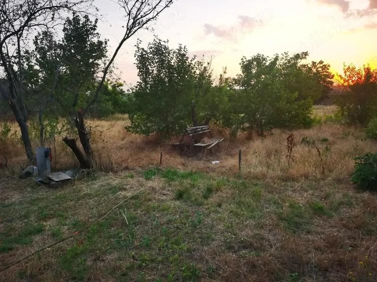 Casă cu 4 camere cu Teren 3000 Mp în Ostrov