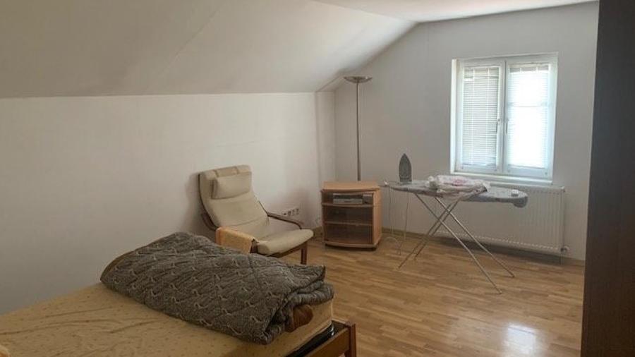 Casă individuală cu 5 camere cu Teren 375 Mp în Nord