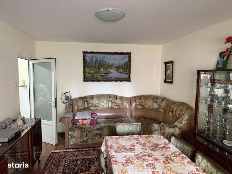 Apartament cu 3 camere decomandat în Astra