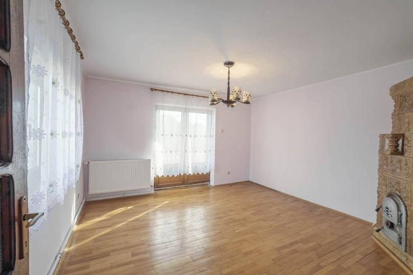 Casă cu 3 camere cu Teren 3040 Mp în Central