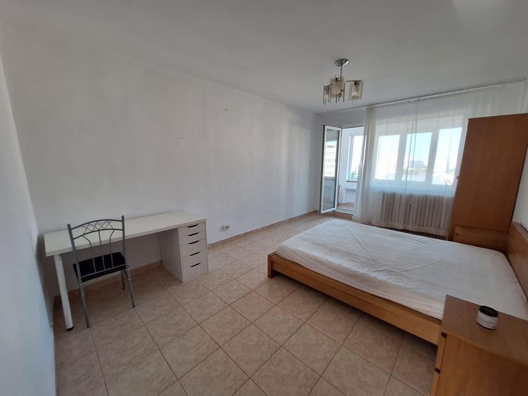 Apartament cu 3 camere decomandat, mobilat în Dristor