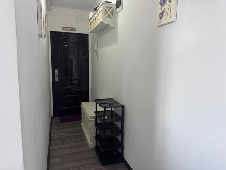 Apartament cu 3 camere decomandat, mobilat în Poarta 6