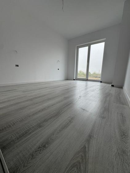 Duplex cu 5 camere cu Canalizare în Remetea Mare