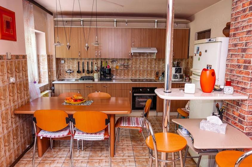 Apartament cu 3 camere decomandat, mobilat în Central