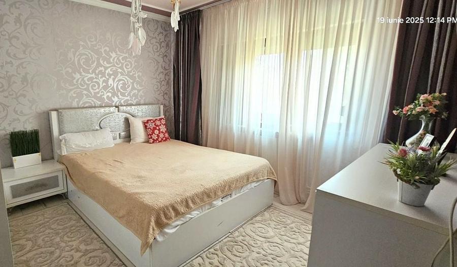 Apartament cu 3 camere decomandat, mobilat în Central