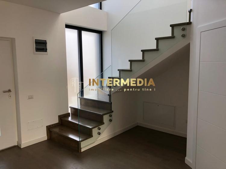 Duplex cu 4 camere cu Canalizare în Ultracentral