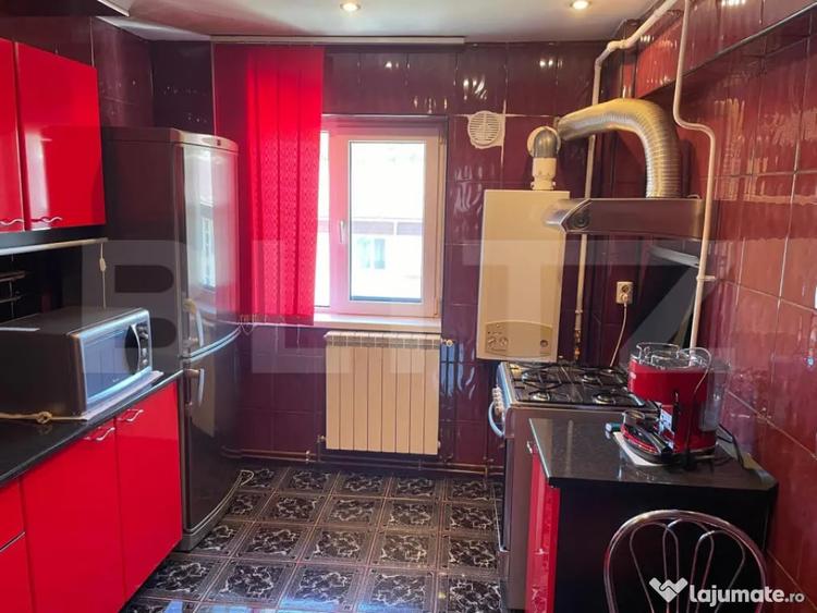 Apartament cu 3 camere decomandat în Petros