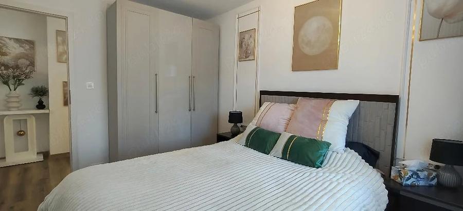 Apartament cu 3 camere decomandat, mobilat în Centrul Civic