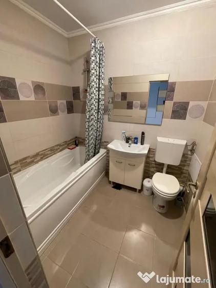 Apartament cu 3 camere semidecomandat în Florești
