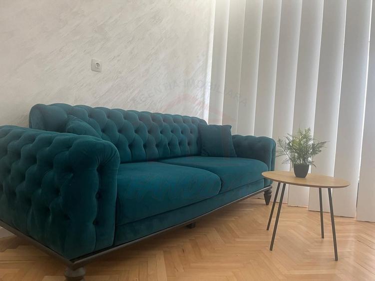 Apartament cu 3 camere semidecomandat, mobilat în Central